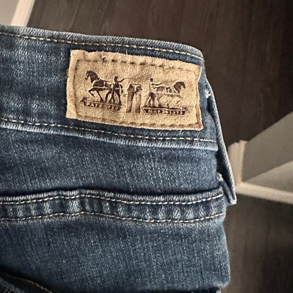 Levi’s Jeans - Picture 3 of 5